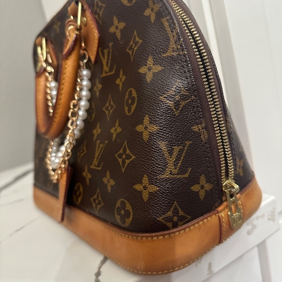 Louis Vuitton Alma - Picture 2 of 10